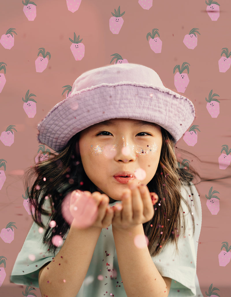 Wallpaper on roll - Straw Berry